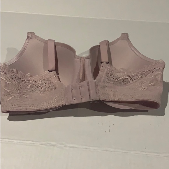 SPANX Undie-tectable Lightly Lined. NWT BRA. 32D - Picture 4 of 8